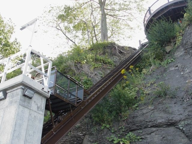 Steel I-Beam supported lakeside lift on steep cliff down to beach of Lake Erie in New York